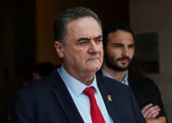 Minsitri izraelit paralajmëron Khamenein: Rrezikon të kesh fatin e Sadam Huseinit