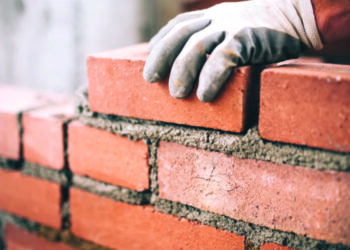 Dhërmi/ Nuk e pagoi për punën e kryer, ustai dhunon pronarin e banesës