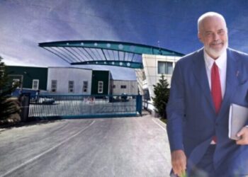 Fabrika e gazit në Porto Romano zgjerohet pa distanca sigurie/ Komuniteti në alarm, Rama ia “fali” zonën një 21-vjeçari