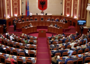 Kuvend/ Spiropali dhe Bardhi replika për shtyrjen e seancës plenare