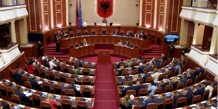 Kuvend/ Spiropali dhe Bardhi replika për shtyrjen e seancës plenare