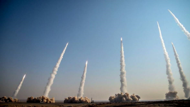 Irani nis valën e re të raketave drejt Izraelit, publikohen pamjet