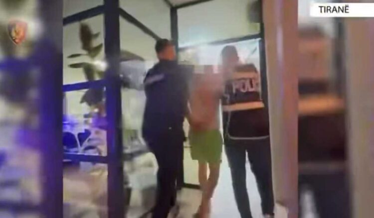 Me armë dhe drogë në makinë, arrestohen dy persona te Ali Demi në Tiranë