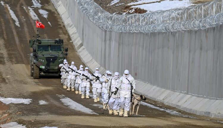 Turqia në gatishmëri ushtarake, “blindohet” kufiri me Iranin Turqia në gatishmëri ushtarake, “blindohet” kufiri me Iranin