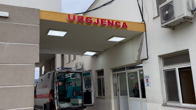 Një 4-vjeçare rrëzohet nga pallati në Lezhë, transportohet te Trauma