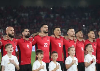 Publikohen formacionet zyrtare të sfidës Letoni-Shqipëri, Manaj kapiten