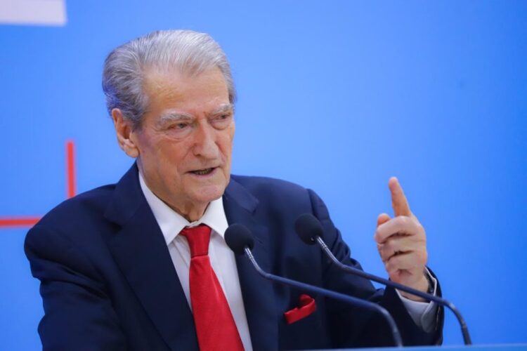 Berisha: Deputeti Arkend Balla u punësua në kompaninë e kartelit të Troplinëve. PD nuk do e njohë kurrë këtë farsë