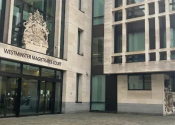 Kërcënoi një vajzë me foto intime, kapet në Londër shqiptari i kërkuar nga Interpol Tirana