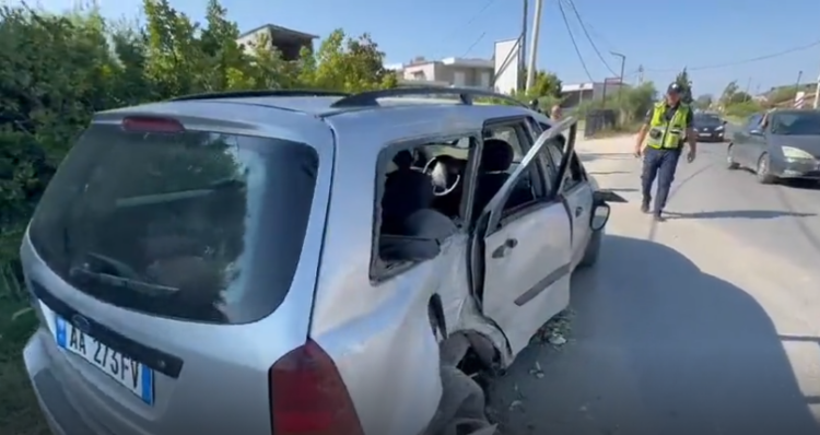 Aksident i rëndë në Fier-Levan me dy të plagosur, makina përplaset me shtyllën e tensionit
