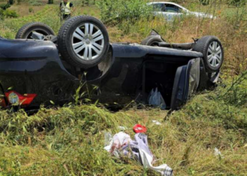 Dy makina përplasen “kokë më kokë” në Maliq, njëri mjet përmbyset në fushë
