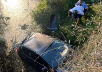 Aksident në aksin Delvinë-Sarandë, makina del nga rruga dhe plagoset shoferi