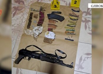 Kapet me kallashnikov, municione dhe kokainë 18-vjeçari nga Lazarati (Emri)