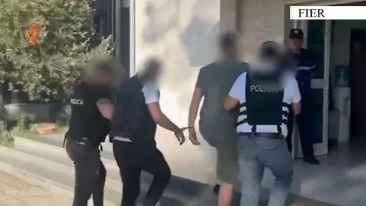 Kultivuan kanabis dhe posedonin armë zjarri, vihen në pranga dy vëllezërit në Fier (Emrat)