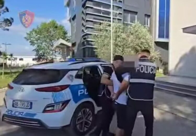 Arrestohet punonjësi i shërbimeve funerale, vidhte në varrezat e Korçës