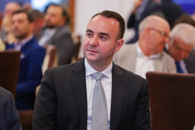 ‘Hajduti i lirë, denoncuesi në bankën e të akuzuarve’/ Balliu: Berisha guxoi të denoncojë aferat e Ramës