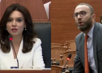 “Nuk janë as 55 deputetë në sallë”/ PD kërkon ndërprerjen e seancës, Spiropali: S’ka nevojë për kuorum