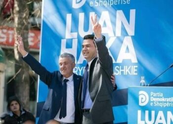 Stamponin veshje me logo false, një prej të arrestuarve është ish-kandidati për deputet i Bashës