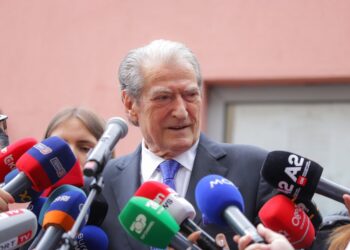 “Irena me 5 mbiemra me kontratë falso”, Berisha: Ky dokument turpëron edhe shtetin e gomarit