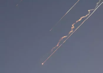 Tre të vrarë e 80 të plagosur në sulmet iraniane ndaj Izraelit