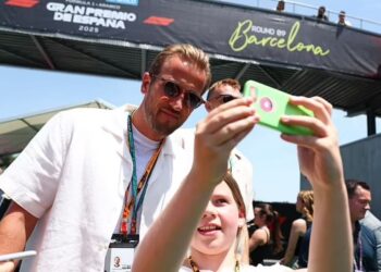 Rivalët e Shqipërisë argëtohen, kalojnë të dielën duke ndjekur garën e Formula 1 në Barcelonë