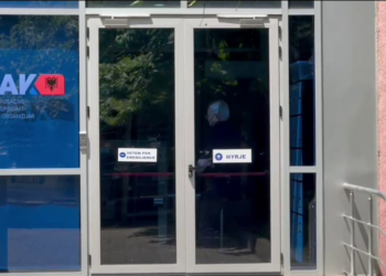 Paraqitet në SPAK ish-rektori i Universitetit të Tiranës, Dhori Kule