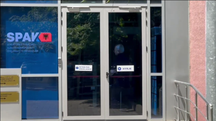 Paraqitet në SPAK ish-rektori i Universitetit të Tiranës, Dhori Kule