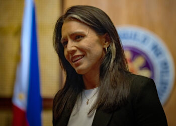 Shefja e Inteligjencës Amerikane paralajmëron: Jemi afër një ‘holokausti bërthamor’