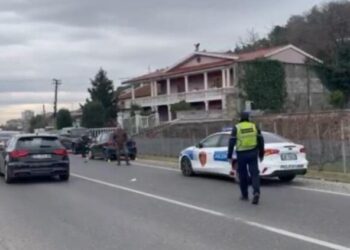 Aksident masiv në aksin Elbasan-Librazhd 6 të plagosur, një mjet përfundon në lokal