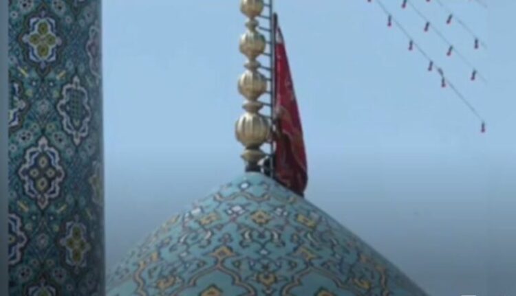 Irani ngre flamur i kuq në xhaminë kryesore, sinjal për hakmarrje pas sulmeve të Izraelit