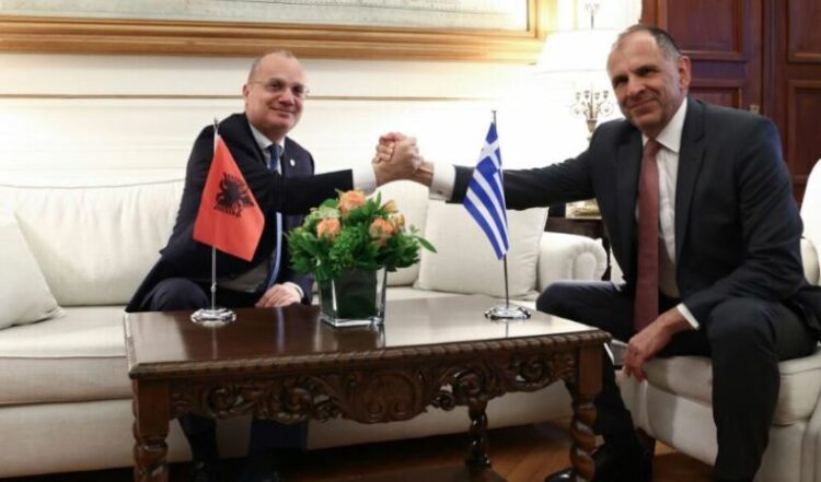 Vizita e ministrit Hasani në Greqi, asnjë fjalë për pronat e çamëve!