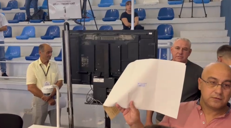 Rinumërimi për Peqinin dhe Gramshin, Himçi: Fletët pa vulë kanë krijuar ‘trenin bullgar’