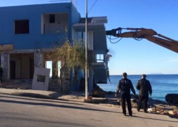 Vangjel Tavo “shkrin” IMT-në e Himarës, shkarkon 5 punonjës dhe drejtorin