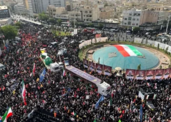 Irani varros me ceremoni shtetërore udhëheqësit e ushtrisë, të vrarë nga Izraeli