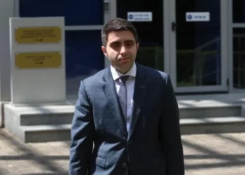 “Farsa elektorale”/ Berisha publikon pamje dhe shifra: U dhanë 6 mijë leje legalizimi për blerjen e votave në kundërshtim me ligjin zgjedhor