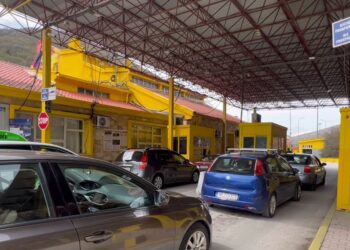 Makina me 6 kg heroinë në Kapshticë, arrestohet shoferi, “merr në qafë” edhe 4 policë