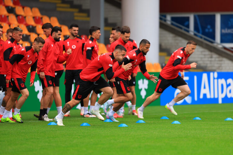 Kuqezinjtë të “dënuar” vetëm për fitore ndaj Letonisë, ja formacioni i mundshëm