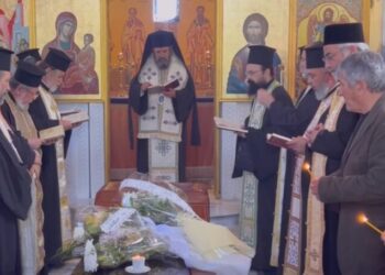 Ceremoni lamtumire për priftin Kristaq Viso, merr pjesë edhe kryepeshkopi Joani