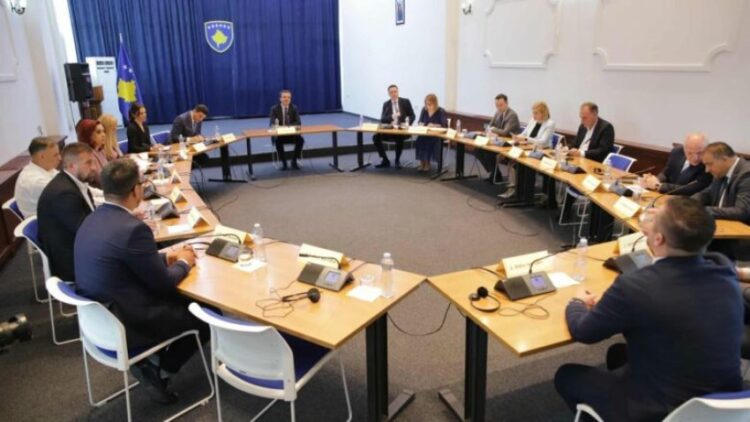 Përfundon takimi mes krerëve të partive politike në Kosovës, asnjë rezultat!