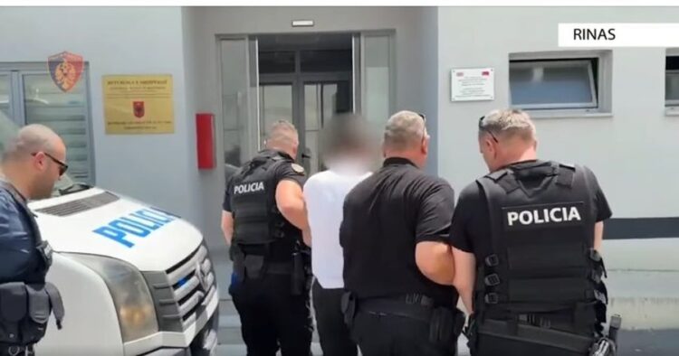 U ekstradua nga Zimbabve, lihet në burg ish-administratori i inceneratorit të Fierit (Emri)