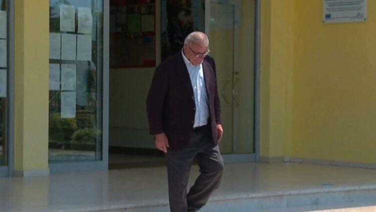 Dalin rezultatet e provimit të Maturës/ Skënder Cena “maturanti” 74-vjeçar diplomohet pasi kalon provimin e anglishtes