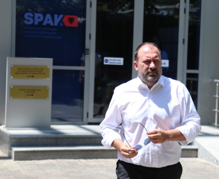 SPAK po heton ministrin Mazniku/ Iu kontrollua banesa para zgjedhjeve, në fokus restoranti dhe tenderat