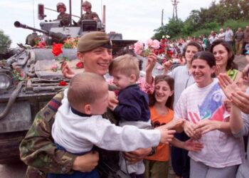 Dita e çlirimit! Shënohet 26-vjetori i hyrjes së trupave të NATO-s në Kosovë