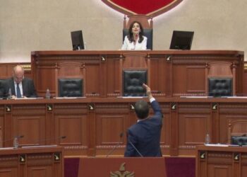 Tensione në Kuvend, Spiropali përjashton Nokën nga seanca: Nuk lejoj këtu zaptim të foltores!