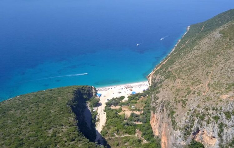 Ngjarje e rëndë në Gjipe, helika e skafit i pret gjymtyrët një turisti gjerman