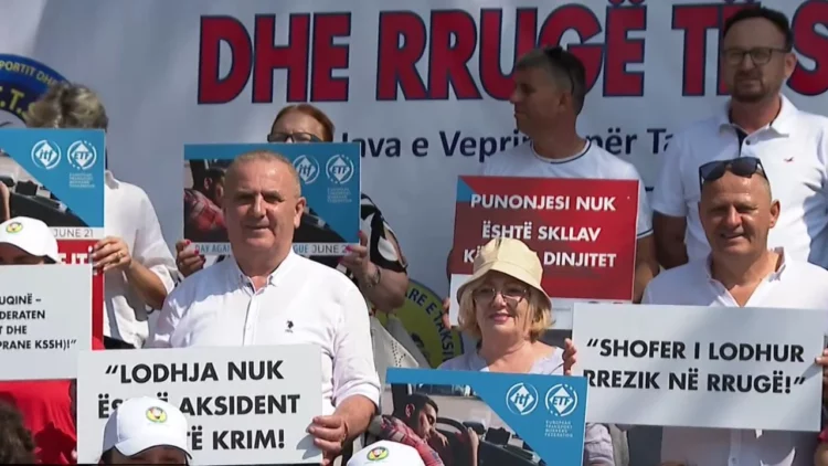 Transporti, protestë e shoferëve në kryeqytet, kërkojnë paga dhe kushte më të mira