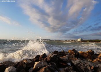 U fut të lahej në det dhe pësoi arrest kardiak, humb jetën pushuesi në plazhin e Qerretit