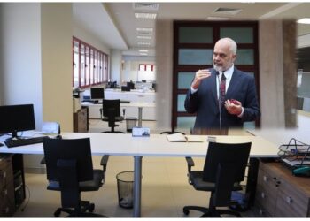 Fryrja e administratës për zgjedhje! Popullsia në rënie alarmante, Rama vendos rekord për punësimet në shtet