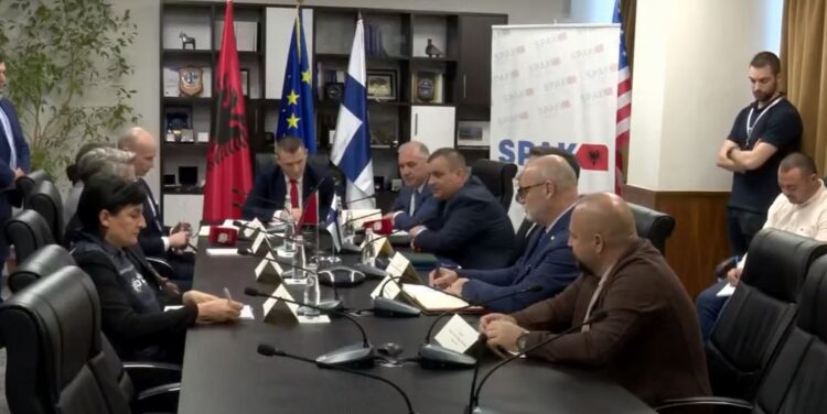 Detaje nga operacioni i SPAK dhe Finlandës: Goditet rrjeti i trafikut të drogës sintetike, kokainës dhe kanabisit (VIDEO)