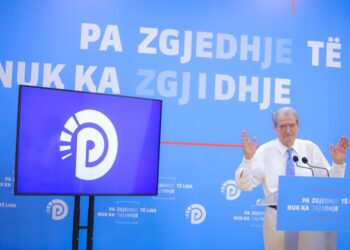 “Farsa elektorale”/ Berisha publikon pamje dhe shifra: U dhanë 6 mijë leje legalizimi për blerjen e votave në kundërshtim me ligjin zgjedhor