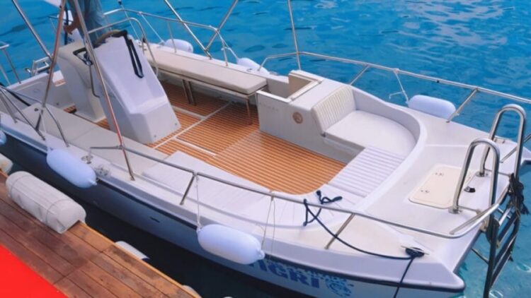 Gjendet në Sarandë një skaf i vjedhur në Greqi, në kërkim autorët